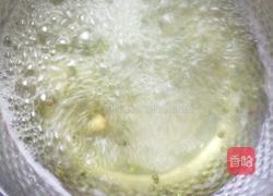 美颜绿豆珍珠粒汤的做法图解2