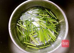 红烧肉焖蒜薹的做法图解2