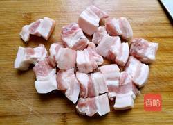 红烧肉焖蒜薹的做法图解3