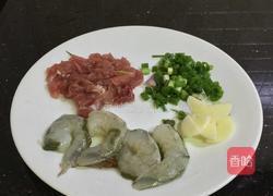 蒜香虾仁瘦肉炒茭白的做法图解2