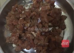 萝卜干辣椒爆炒猪肉的做法图解1