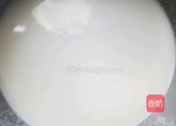 油桃炖牛奶的做法图解3