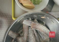 炸带鱼的做法图解1