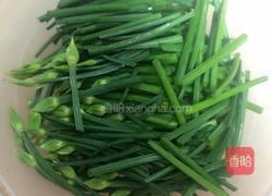 五花肉炒韭菜的做法图解2