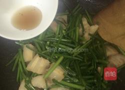 五花肉炒韭菜的做法图解5