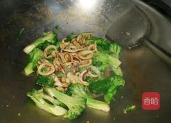 鱿鱼炒西兰花的做法图解7