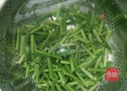 肉炒蒜薹的做法图解2