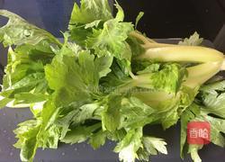 私房黑胡椒西芹饺的做法图解2