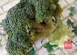 香辣西兰花的做法图解1