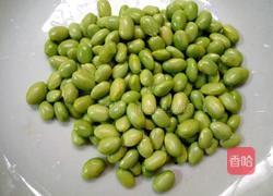 毛豆炒鸡蛋的做法图解1