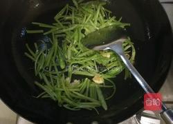 尖椒炒南瓜花的做法图解4