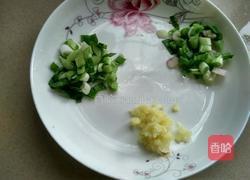 番茄炒油豆腐的做法图解2