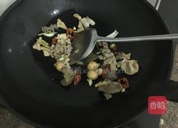 韭黄炒鸡肠的做法图解3
