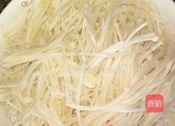 酸辣金针菇的做法图解2