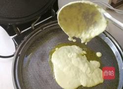 蔬菜汁鸡蛋饼的做法图解4