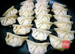 煎饺子的做法图解2