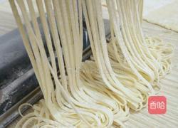 鸡蛋手工面的制作（面条机版）的做法图解1