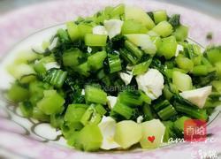 咸蛋白炒春菜的做法图解5