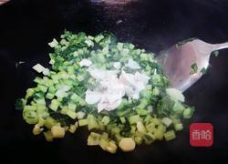 咸蛋白炒春菜的做法图解4