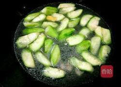 瘦肉丝瓜汤的做法图解5
