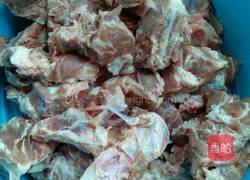 土豆炖排骨的做法图解1