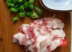嫩黄豆炒肉的做法图解1