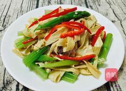 凉拌芦笋西芹豆腐皮的做法图解8