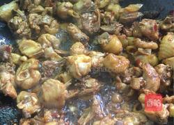 青椒焖鸡的做法图解5