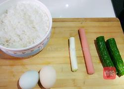 香喷喷的蛋炒饭的做法图解1