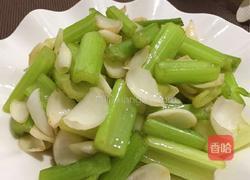 西芹炒百合的做法图解1