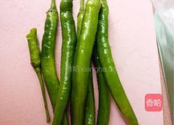 青椒炒蛋的做法图解1