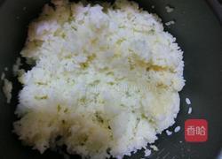 美味的酱油炒饭（蛋包饭）的做法图解1