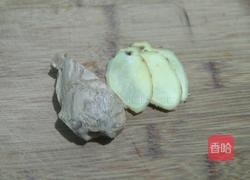 红萝卜玉米骨头汤的做法图解2