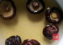 香菇黑木耳龙须丝汤的做法图解2