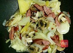 孜然土豆炒红肠的做法图解4