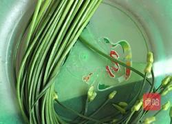 鱿鱼炒韭苔的做法图解3