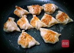 煎速冻饺子的做法图解5