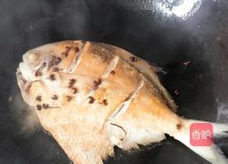 红烧鲳鱼虾仁的做法图解3