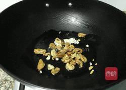 辣椒炒淡菜干的做法图解6