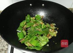 辣椒炒淡菜干的做法图解10