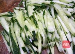 黄瓜炒肉的做法图解2