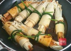 金针菇豆皮卷的做法图解11