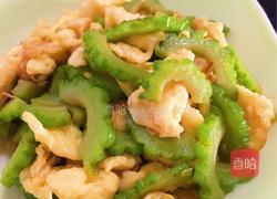 苦瓜炒鸡蛋的做法图解1