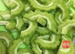 苦瓜炒鸡蛋的做法图解3