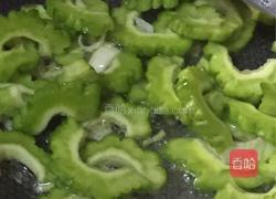 苦瓜炒鸡蛋的做法图解8
