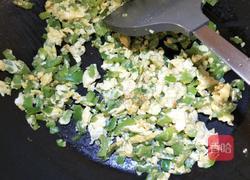 青椒鸡蛋火腿炒饭的做法图解5