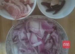 洋葱炒肉的做法图解1