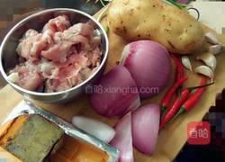 咖喱土豆肉片的做法图解1