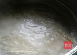 鸡蛋抄面的做法图解1