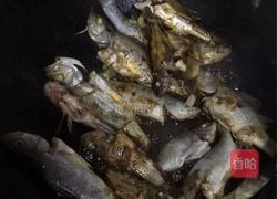酱油水杂鱼的做法图解3